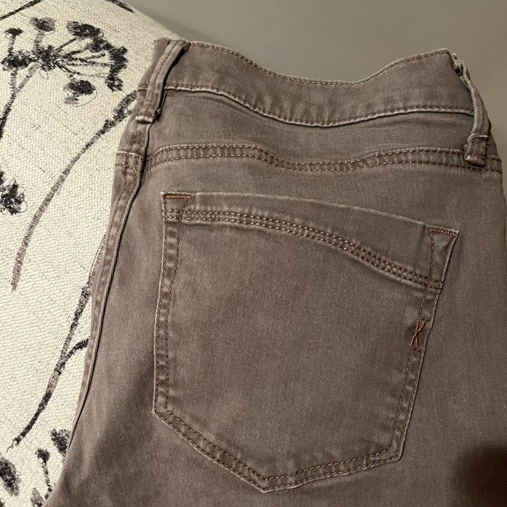 NWOT taupe stretch Express Womens ankle jegging, size 6R